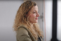 Seitenansicht von Elisa Müller von diffferent im Interview über Business Ecosystems – Kooperation für mehr Innovation